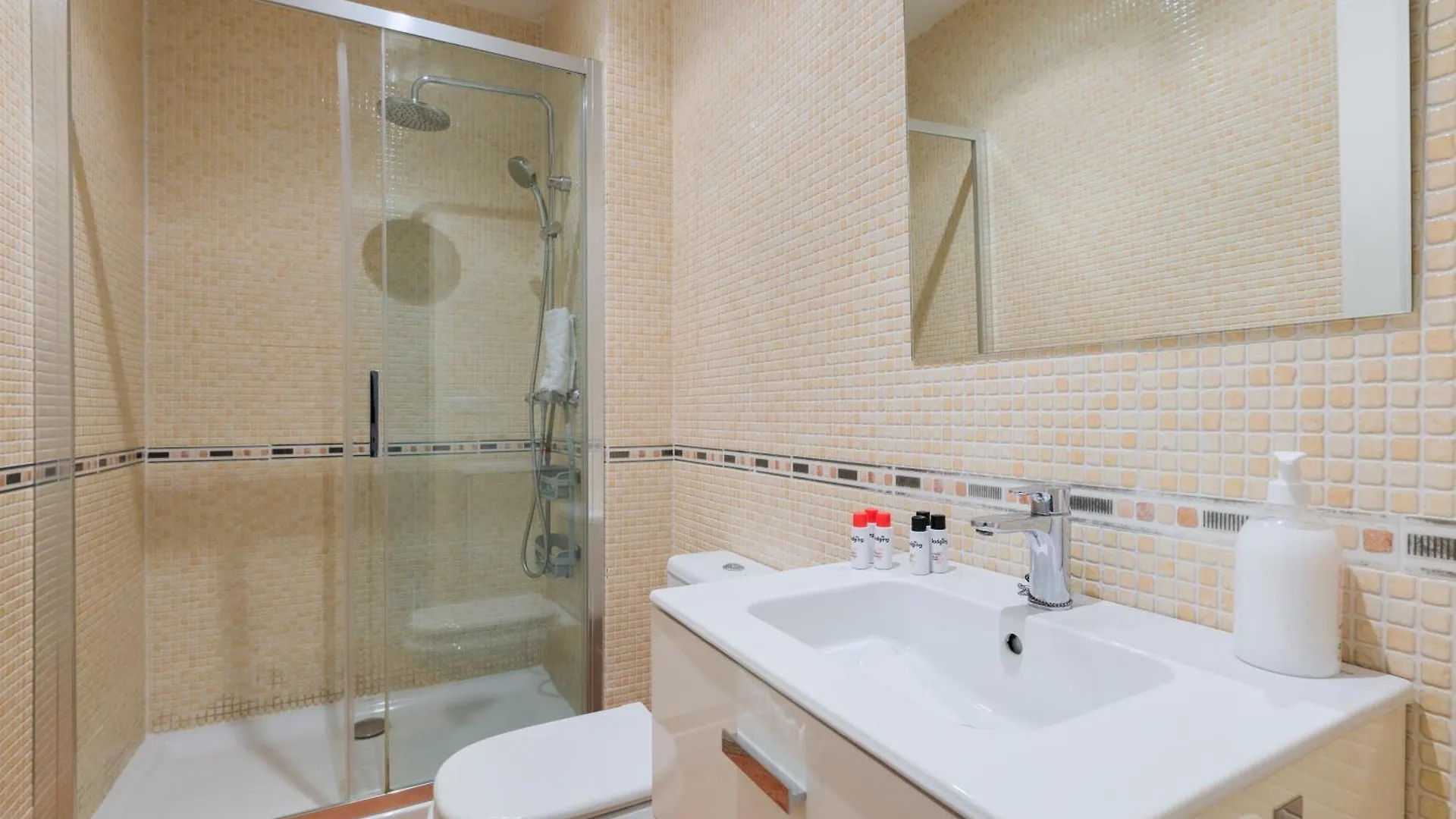 Housalia Gracia Barcelona Apartment